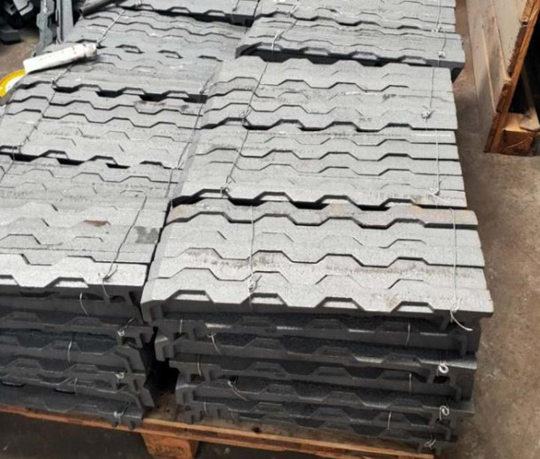 往復(fù)爐排片